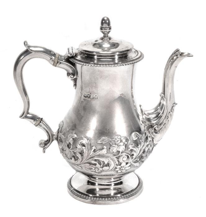 A George IV silver baluster coffee pot, maker's m: A George IV silver baluster coffee pot, maker's mark 'WB', London 1829, with acorn finial and gadroon borders, with scrolling foliate decoration to lower part of baluster body, on pedestal base, 23cm