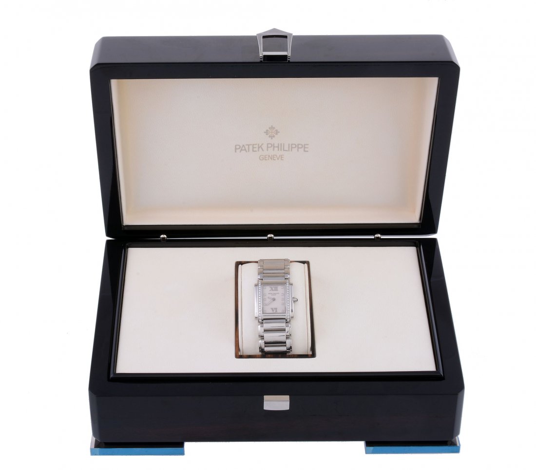 Patek Philippe, Twenty 4, ref. 4910/10A, a lady (1 of 2)
