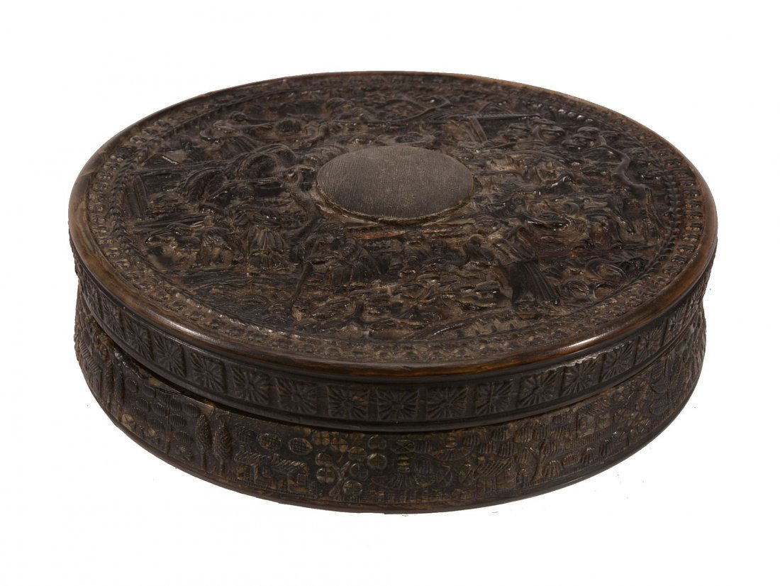 A Chinese circular horn box and cover, 19th century, (1 of 3)