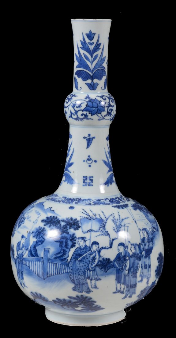 A fine Chinese blue and white Transitional bottle vase, (1 of 4)