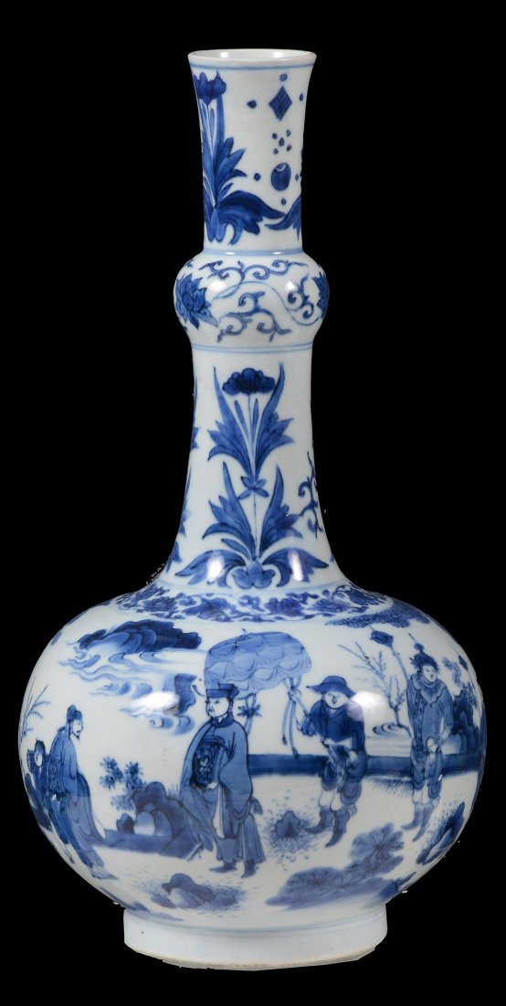 A good Chinese blue and white Transitional bottle vase, (1 of 5)