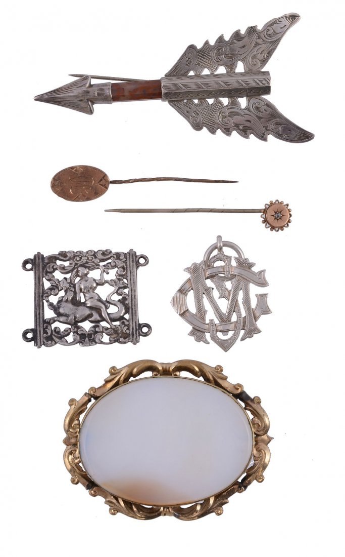 A small collection of antique jewellery, to include a (1 of 1)