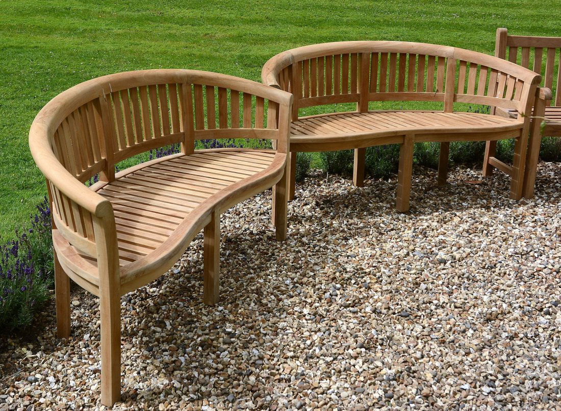 A pair of teak garden benches, of recent manufacture (1 of 1)