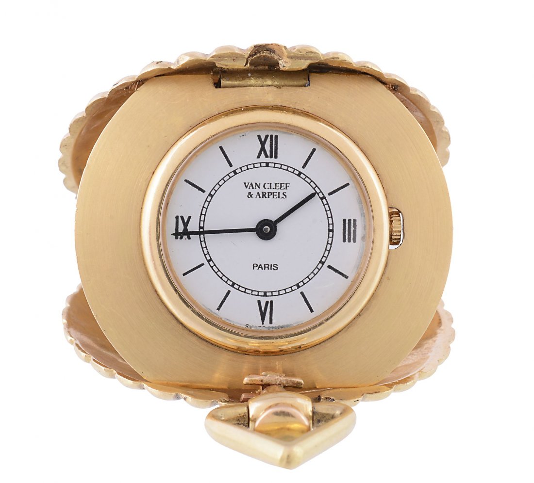 Van Cleef & Arpels, an 18 carat gold shell shaped (1 of 3)