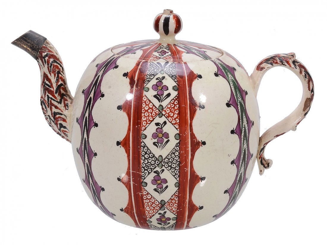 A Wedgwood Queen's Ware bullet-shape Chintz Pattern (1 of 1)