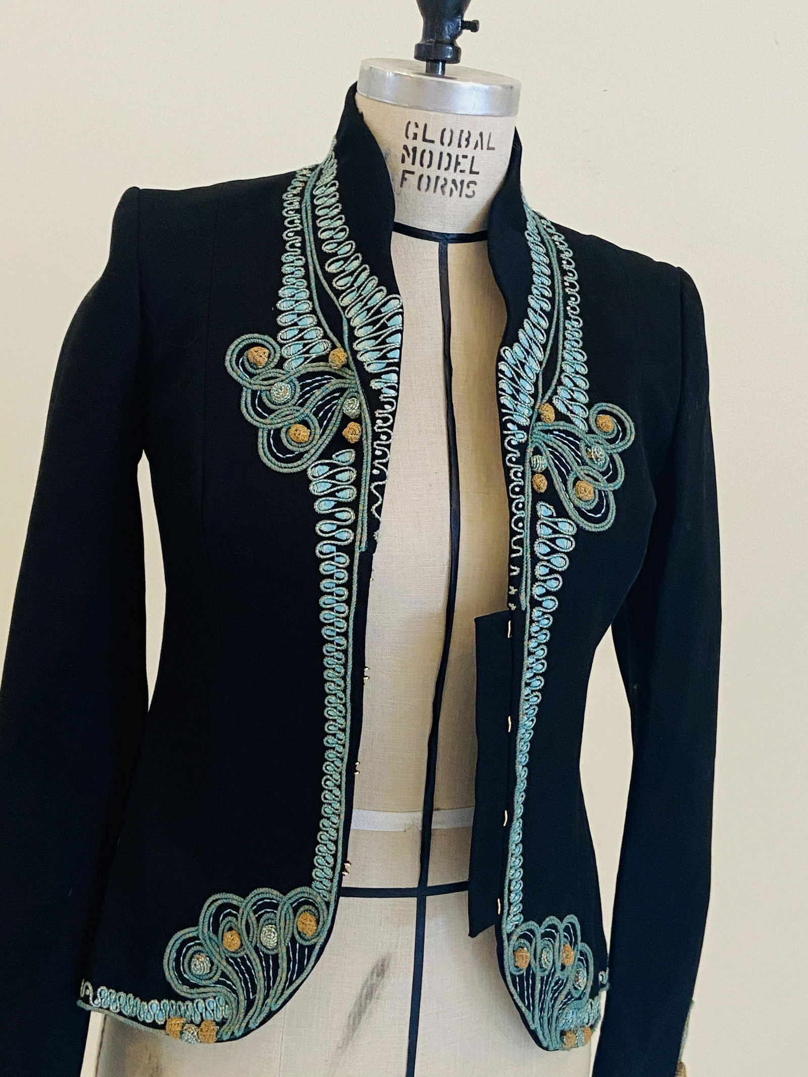 Roberto Cavalli blazer with embroider: Roberto Cavalli blazer with embroider, bran new with tags, size 6