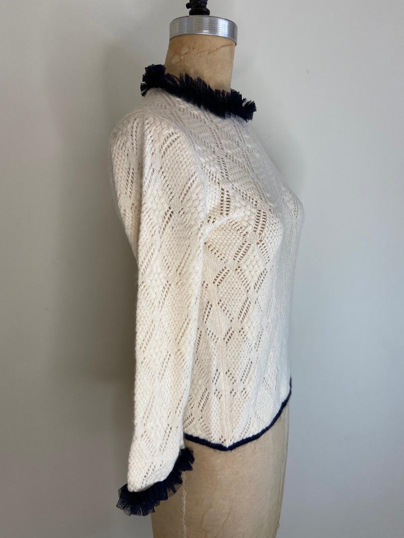 Chanel cashmere sweater (1 of 3)