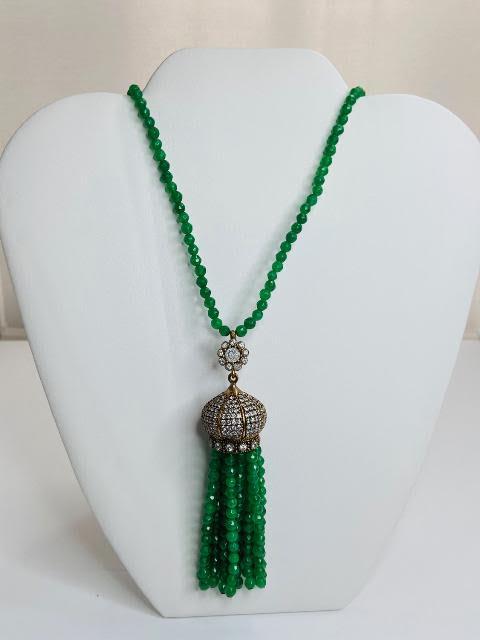 STUNNING EMERALD DROP CROWN PENDANT NECKLACE (1 of 3)