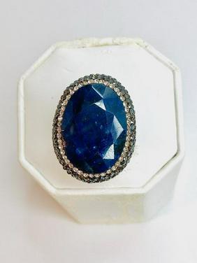 BEAUTIFUL SAPPHIRE AND WHITE AND BLACK CRYSTAL RING (1 of 1)