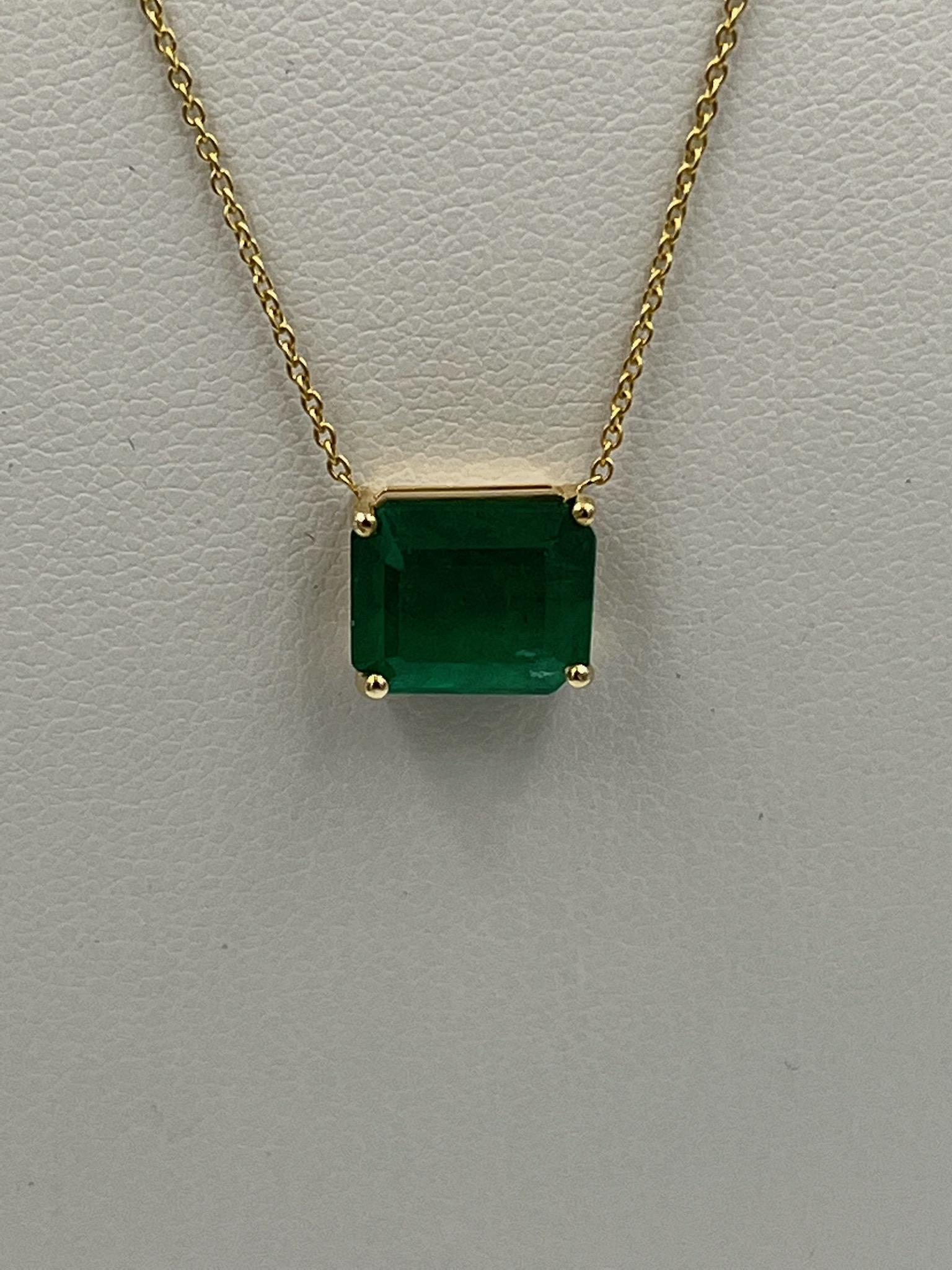 EMERALD SOLITAIRE PENDANT NECKLACE (1 of 4)
