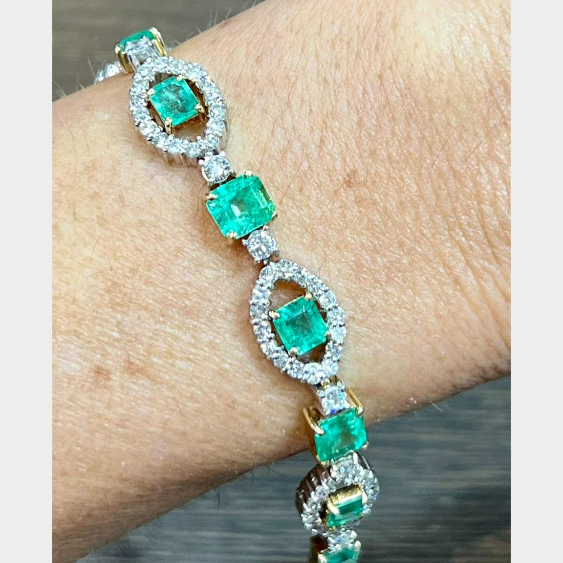 18K White Gold Emerald & Diamond Bracelet (1 of 2)