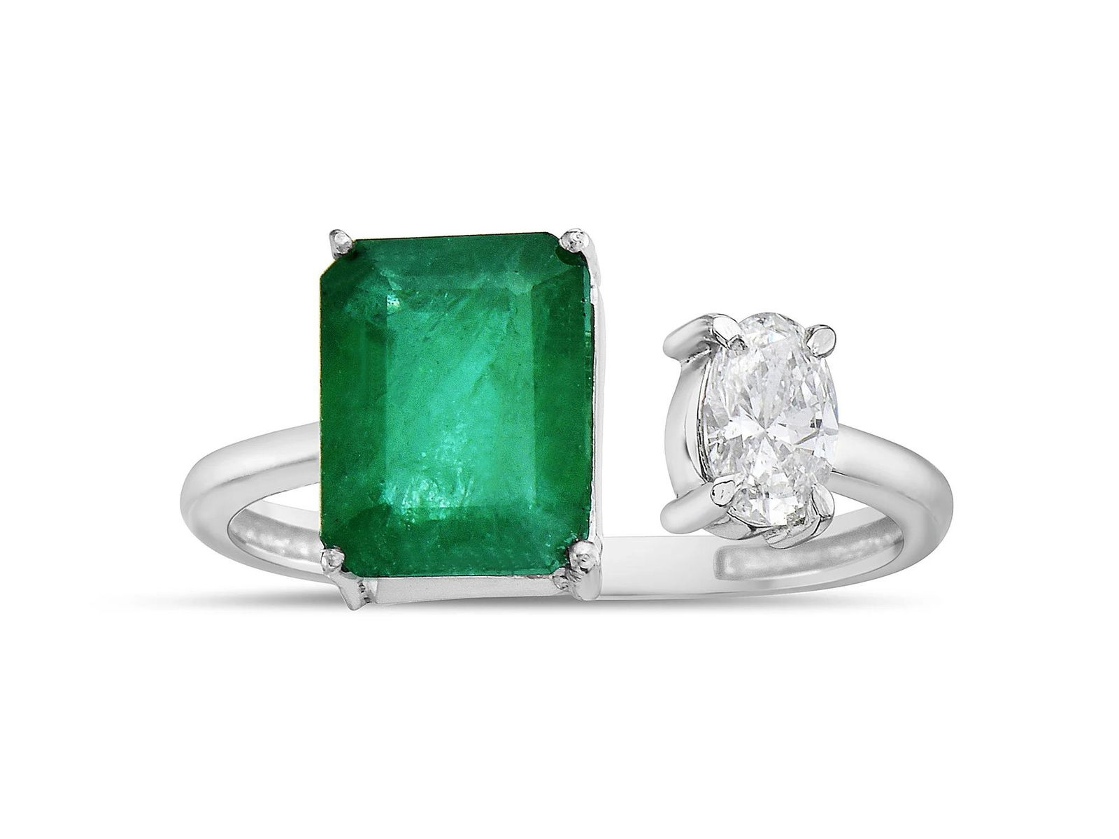 STUNNING 0.33Ct Oval Diamond 2.20 Emerald Ring 18K Gold (1 of 1)