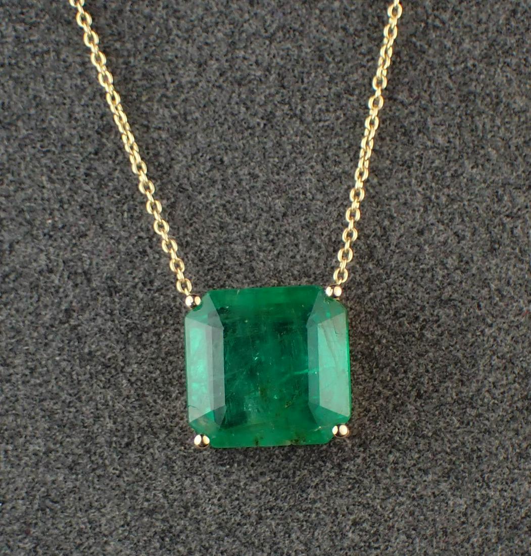 EMERALD AND FOURTEEN KARAT GOLD NECKLACE (1 of 4)