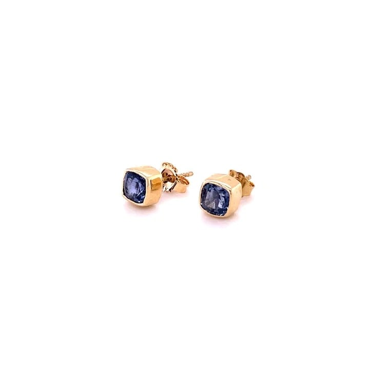14KT YELLOW GOLD BLUE SAPPHIRE EARING: 14 KT YELLOW GOLD BLUE SAPPHIRE EARING14 KT GOLD WT APPROX. 0.85 GRAMBLUE SAPPHIRE WT APPROX. 1.5 CT5.5MM