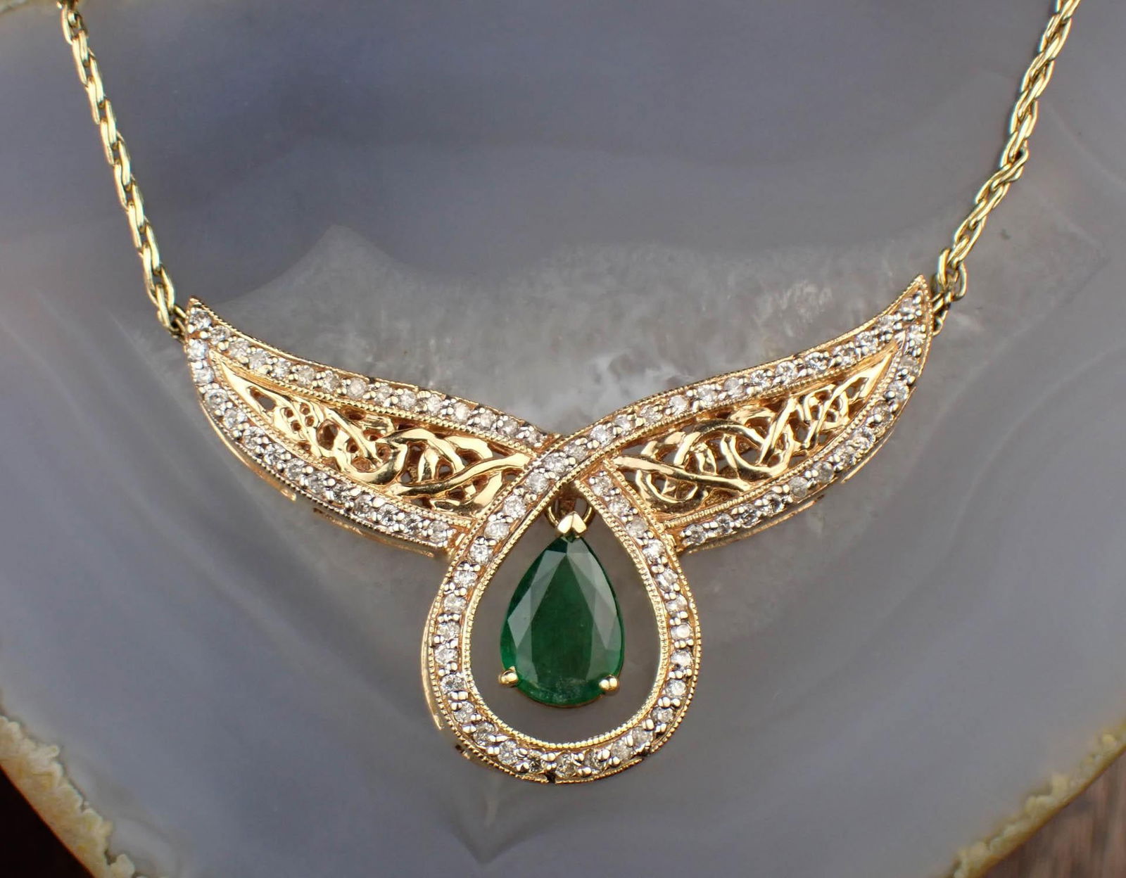 EMERALD, DIAMOND AND FOURTEEN KARAT GOLD NECKLACE (1 of 4)