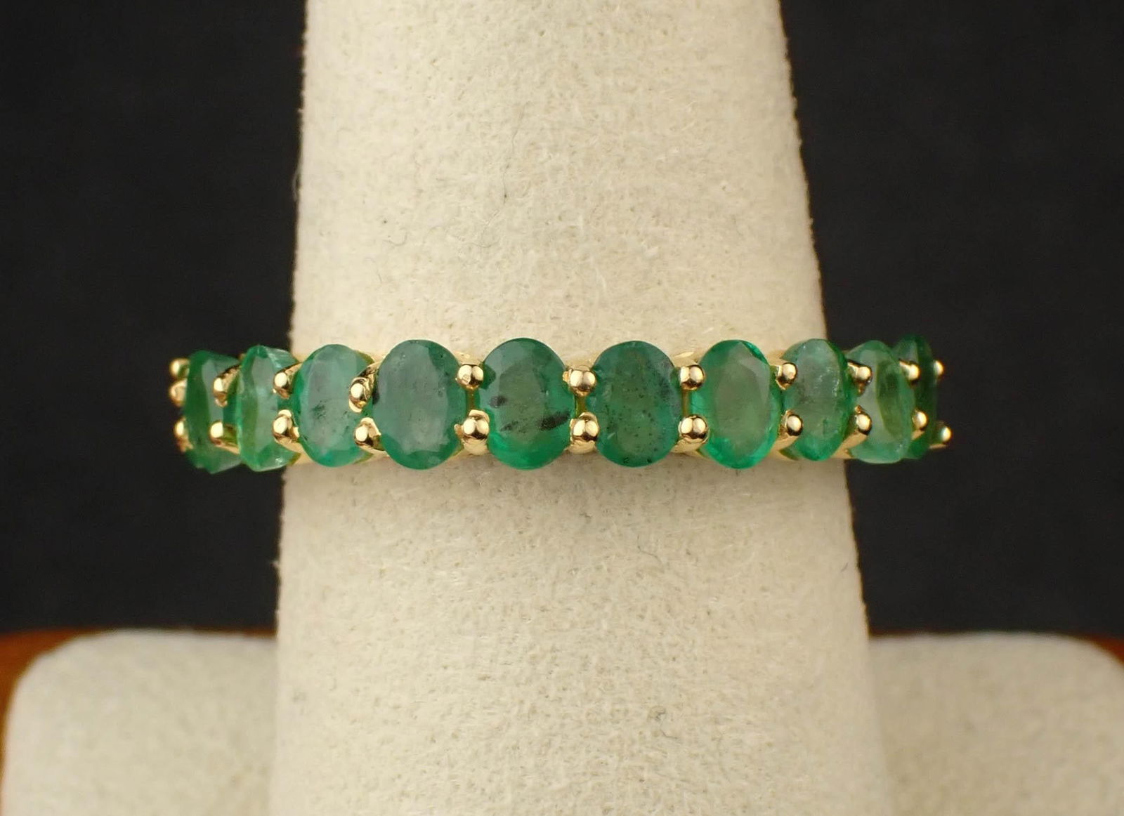 EMERALD AND FOURTEEN KARAT GOLD RING (1 of 4)