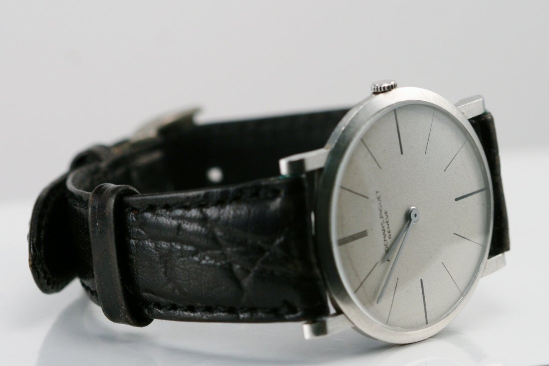 Gents Audemars Piguet - Platinum-: Gents Audemars Piguet platinum. Small stains on dial.