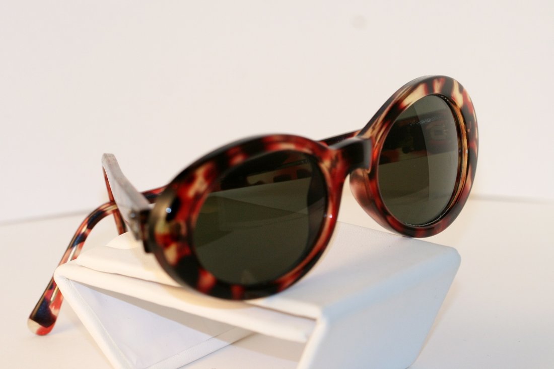 Gianni Versace Sunglasses.: One pair of Gianni Versace Sunglasses. MOD451 COL870 (Case Included)