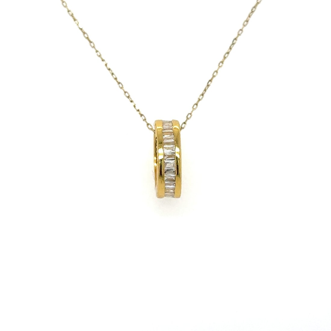 14KT YELLOW GOLD DIAMOND OVAL PENDANT: 14KT YELLOW GOLD DIAMOND OVAL PENDANT14KT GOLD WT. APPROX. 0.68 GRAMDIAMOND WT. APPROX. 0.23 CTSIZE: APPOX. 7 MM X 9 MMPRICE IS ONLY FOR PENDANT WITHOUT CHAIN