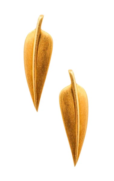TIFFANY & CO. 1975 Angela Cummings Piume Leaves Earrings In 18Kt Yellow Gold: A "Piume" earrings designed by Angela Cummings for Tiffany & Co.This is a beautiful and extremely rare pair of Piume earrings, created in New York City by Angela Cummings, for Tiffany & Co., back in t