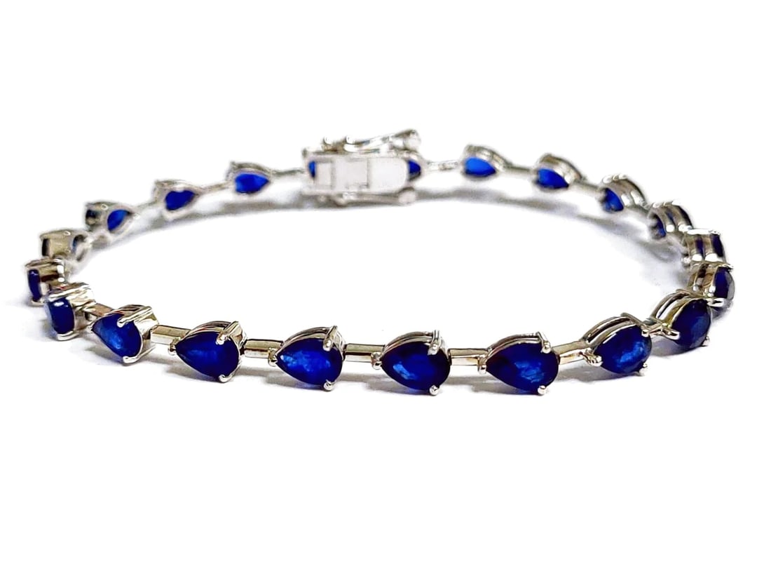 11.7Ct Pear shaped Blue Sapphire Link Tennis Bracelet 14K Gold: 14K Gold weight : 7.42 Gr.Color : White GoldStone weight : 11.70Ct Tw.Stone type : Pear shaped Blue SapphireSize : 7"