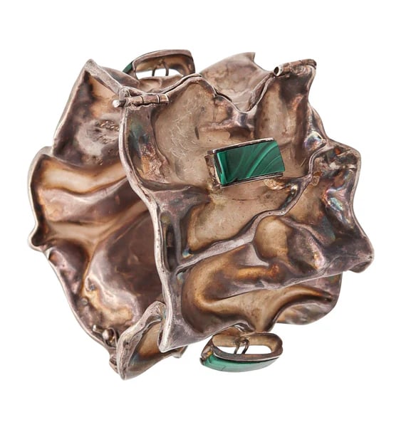 Misty Taylor 1970 Taxco Organic Bangle In .980 Sterling Silver With Malachite: Organic bangle bracelet designed by Misty Taylor.Beautiful one of a kind bracelet, created in Taxco Mexico by the silversmith artist Misty Taylor, back in the 1970. This unusual sculptural bracelet wa