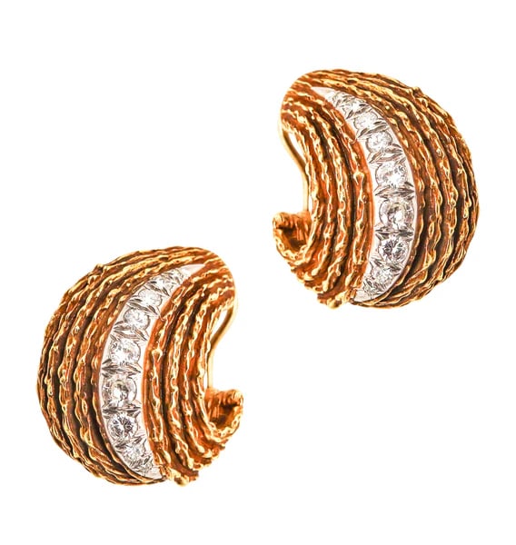 ERWIN PEARL 1970 Modernist Clips Earrings In 18Kt Gold With 1.66 Ctw Diamonds: Pair of clips-on earrings designed by Erwin Pearl.This is a pair of exuberant clips-on earrings, created by the American jewelry designer Erwin Pearl, back in the 1970. This pair is a real statement a