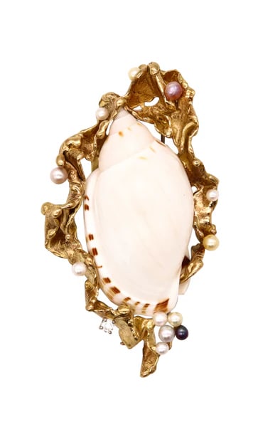 Gilbert Albert 1970 Swiss Modernist Pendant Brooch In 18Kt Gold Shell And Pearls: Modernist pendant-brooch designed by Gilbert Albert.This is an exceptional and very rare sculptural piece of art made in Geneva Switzerland, by the artist-jeweler Gilbert Albert. This is a one-of-a-ki
