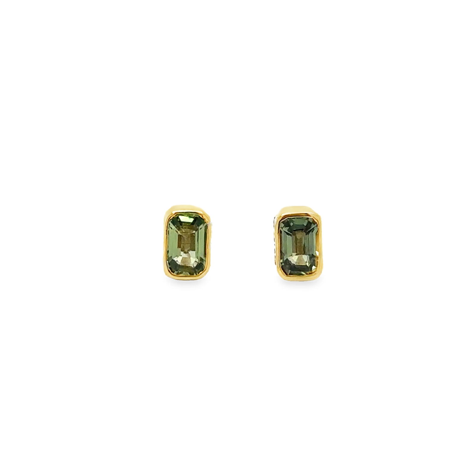 14KT YELLOW GOLD GREEN SAPPHIRE EARRING STUDS: 14KT YELLOW GOLD RECTANGLE GREEN SAPPHIRE EARRING STUDS14KT YELLOW GOLD WT. APPROX. 0.90 GRAMSAPPHIRE WT. APPROX. 0.60 CARAT / 2 PCSSIZE APPROX. - 6 MM X 4 MM
