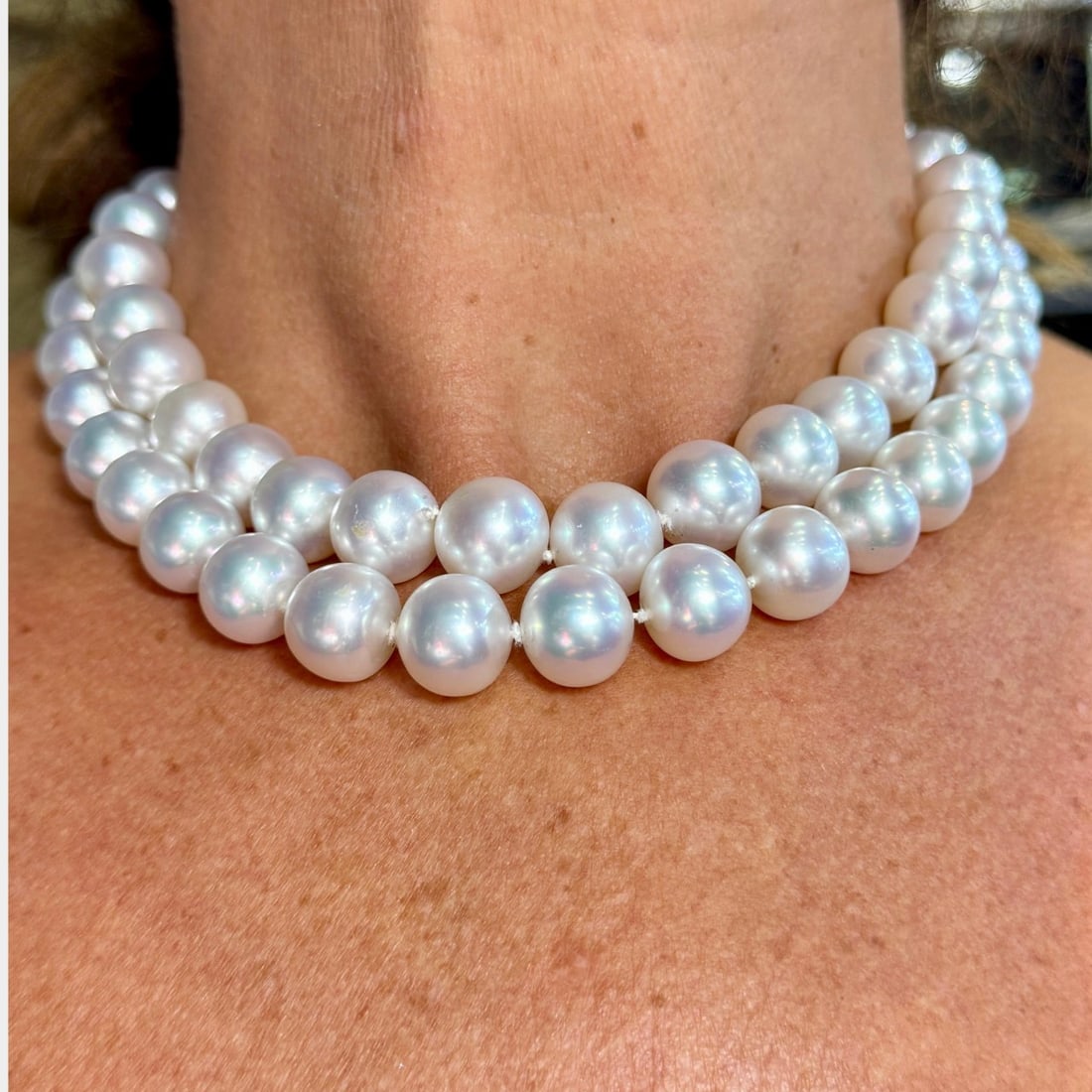 18K Yellow Gold & Platinum Top South Sea Pearl & Diamond Necklace: 18K Yellow Gold & Platinum Top South Sea Pearl & Diamond NecklaceWeighing 174.0 gramsSet with South Sea Pearls measuring 13.6mm-11.0mmAlong with an app. 2.70 Ct. European-cut Diamond in center of clas