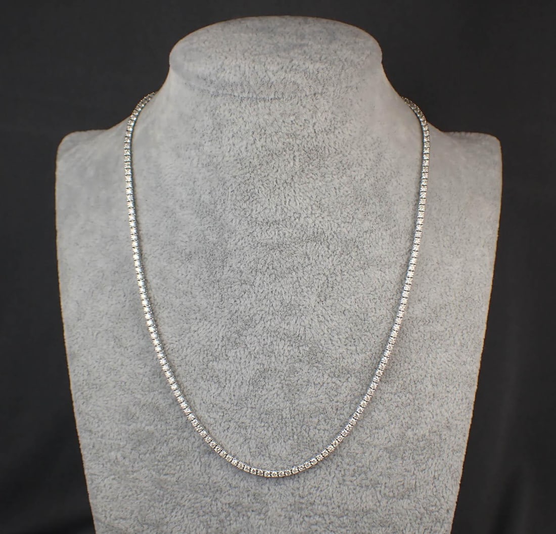 DIAMOND AND 14K WHITE GOLD TENNIS NECKLACE: DIAMOND AND 14K WHITE GOLD TENNIS NECKLACE, 15-7/8" choker length, set with 181 round-cut diamonds with a combined estimated weight of 5.50 cttw. The necklace weighs 13.3 grams and is stamped "14K".
