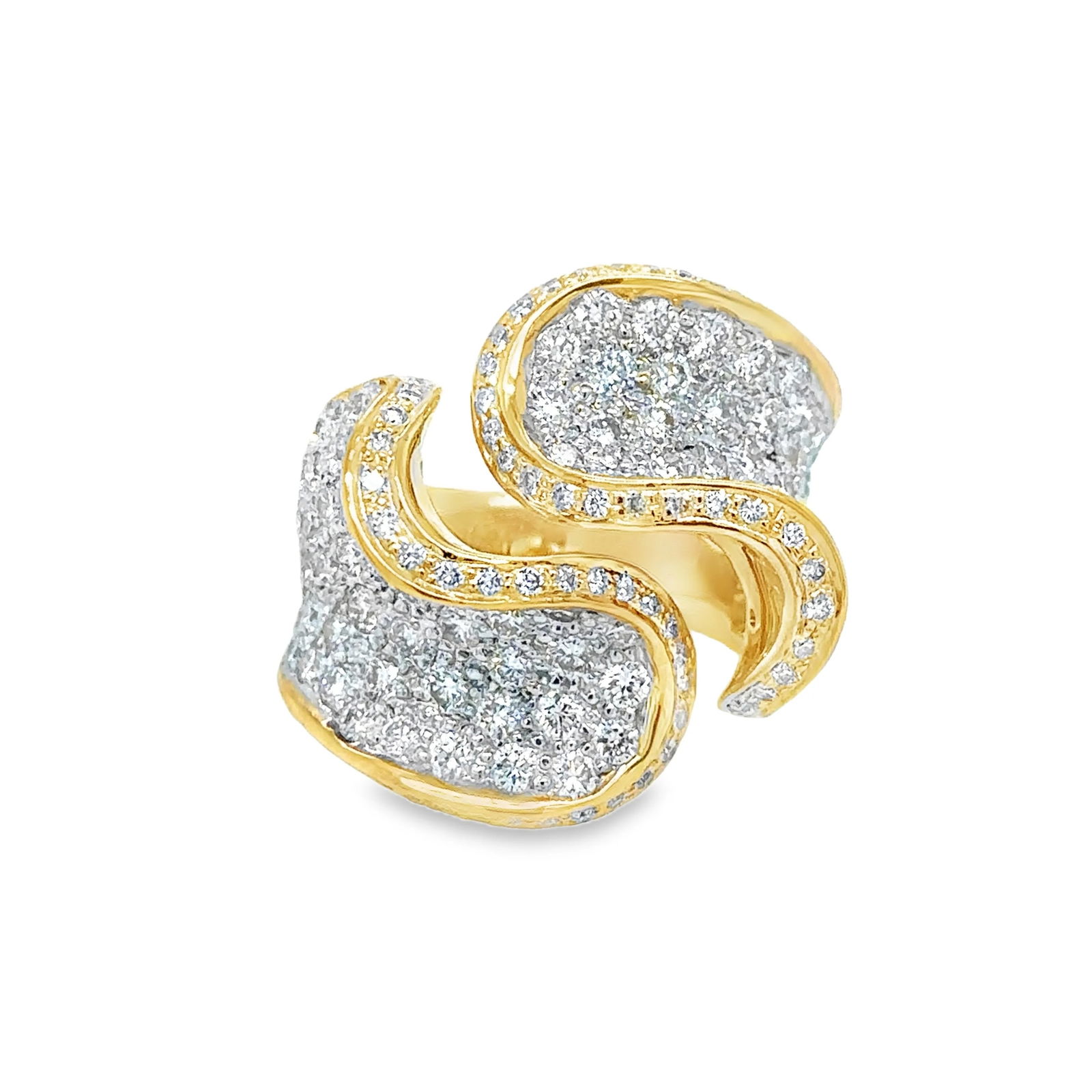 14KT GOLD DIAMOND RING: 14KT YELLOW GOLD DIAMOND RING14KT GOLD WT. APPROX. 9.44 GRAMDIAMOND WT. APPROX. 3.19 CARAT / 198 PCSRING SIZE: 7SIZE APPROX. - 22 MM WIDE