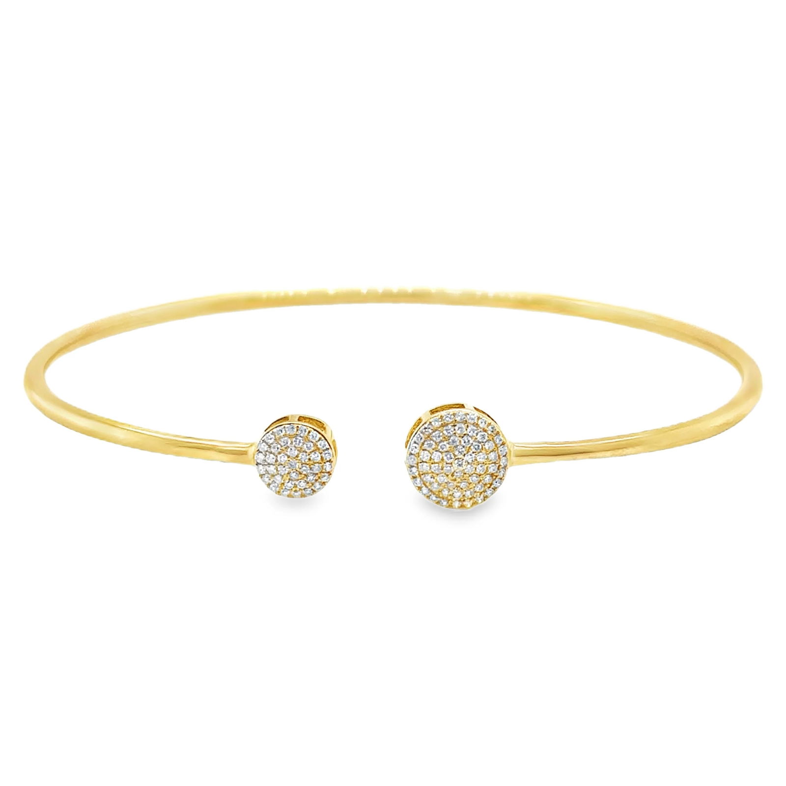 18KT GOLD DIAMOND FLEXIBLE BANGLE: 18KT YELLOW GOLD DIAMOND FLEXIBLE ROUND BANGLE18KT GOLD WT. APPROX. 4.83 GRAMDIAMOND WT. APPROX. 0.20 CARAT / 98 PCSSIZE APPROX. - 63 MM X 56 MMWIDTH APPROX. - 2 MM