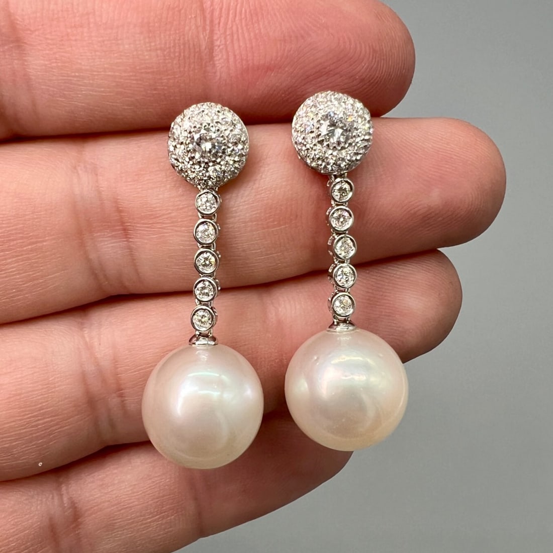 14K White Gold South Sea Pearl & Diamond Earrings: 14K White Gold South Sea Pearl & Diamond EarringsWeighing 9.8 gramsSet with 2 South Sea PearlsAlong with app. 1.00 Ct. of DiamondsF-H Color, VS1-SI1 Clarity1.5 inches in length