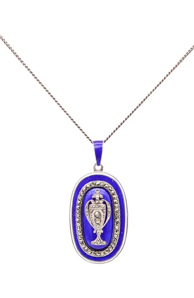 GEORGIAN 1820 Blue And White Enameled Necklace In Sterling Silver With Marcasite: Georgian necklace with blue and white enamel.This is a rare pendant-chain created in England during the Georgian period, between the 1800 and 1820. The piece is very colorful and was crafted in an ova