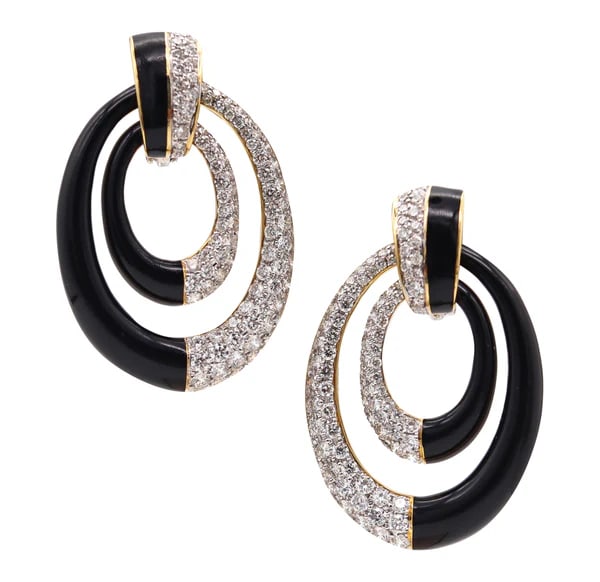 PERSEPHONE Enameled Dangle Earrings In 18Kt Gold With 8.19 Ctw Diamonds: Pair of dangling drop Persephone diamonds earrings.This is a fabulous pair of dangling-drops earrings, created in America, back in the late 1970's. The Persephone earrings have been crafted as a left