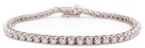 TENNIS BRACELET 14 KT WHITE GOLD MODERN LOOK WITH 2.70 Cts IN DIAMONDS: GREAT TENNIS BRACELET WITH AN ELEGANT MODERN LOOK.A MODERN ITALIAN CREATION CRAFTED IN SOLID 14 KARATS OF POLISHED WHITE GOLD. IS SUITED WITH A LATERAL PUSH LOCK AND A HINGED SLASH FOR EXTRA SECURITY.