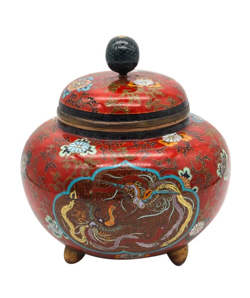 JAPAN IMPERIAL 1900 Meiji Period Tripode Koro Censer In Cloisonné Enamel With Lid: Japanese tripod Koro from the Meiji Period (1868-1912).This is a rare and beautiful antique koro censer, created in the imperial Japan during the Meiji period (1868-1912), circa 1900. It was carefully