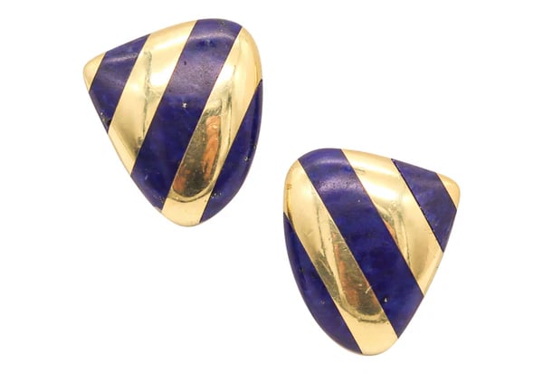 TIFFANY & CO. 1979 Angela Cummings Clips Earrings In 18Kt Gold And Lapis Lazuli: Pair of earrings designed by Angela Cummings for Tiffany & Co.This is a gorgeous geometric pair of clips-on earrings created by Angela Cummings for Tiffany & Co. back in 1979. They were crafted in tri