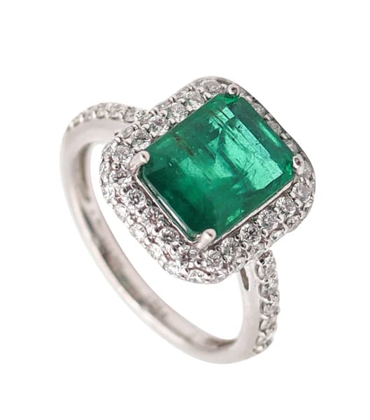 SHEFFIELD'S & SONS Cocktail Ring In 18Kt Gold With 4.00 Ctw In Emerald And Diamonds: Classic cocktail ring designed by Sheffield's & Sons.This is a great classic cocktail ring created in London England by the jewelry company of Sheffield's & Sons back in the 1990. The ring has been cr