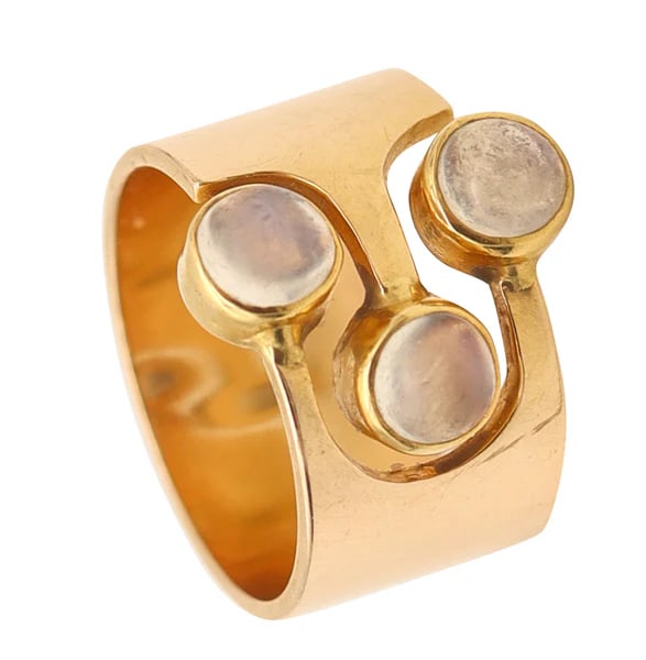 ZERO-GROUP Netherland Modernist 1970 Sculptural Ring 14Kt Gold With Moonstones: A modernist Zero group sculptural ring designed in Netherlands.This ring is really a sculptural piece of art that was created in the Netherlands by a goldsmith studio, back in the 1970. The artistic g