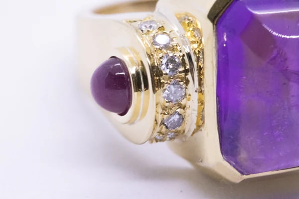 PIRAMIDE AMETHYST CABOCHON WITH RUBY 18 KT RING - 4