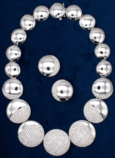 JOHN LANDRUM BRYANT PLATINUM NECKLACE & EARRINGS WITH 27.39 Ctw OF VVS-1 DIAMONDS (1 of 8)