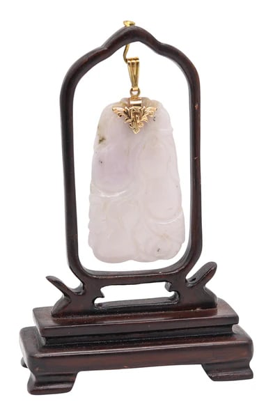 ORIENTALISM Pendant With Organic Motifs In 14Kt Yellow Gold With lavender Jade: A Vintage pendant with lavender Jade in a stand.This is a very handsome pendant created in Asia with orientalism patterns. The mounting was carefully hand-crafted in solid yellow gold of 14 karats wit