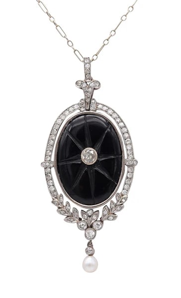 BELLE EPOQUE 1900 Edwardian Necklace In Platinum Diamonds, Onyx & Natural Pearl: An Edwardian antique necklace. This is a beautiful necklace created in New York City United States during the Edwardian-Belle Epoque period, back in the 1900-1905. The necklace was masterfully crafted