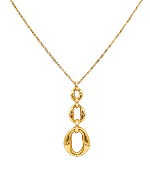 GUCCI Milano Triple Horsebit Dangle Drop Necklace-Pendant In 18Kt Yellow Gold: A necklace-chain with pendant designed by Gucci.This is a beautiful vintage necklace chain with pendant created in Milano Italy by the luxury house of Gucci, back in the 1990's. This necklace-chain wa