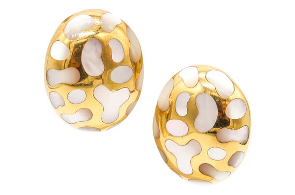 ANGELA CUMMINGS Allure Clips Earrings In 18Kt Gold With White Nacre Inlaid: Allure clips-on earrings designed by Angela Cummings.This is a very rare and beautiful pair of clips-on earrings created by Angela Cummings back in the early 1986. These modernist earrings are part of