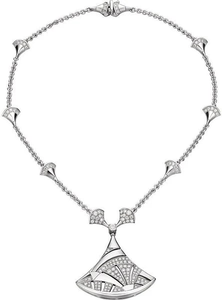 BVLGARI Divas Dream Necklace In 18Kt White Gold With 5.84 Ctw VVS Diamonds In Box: Diva's Dream necklace chain designed by Bvlgari.This is a superb necklace-chain created in Milano Italy by the jewelry house of Bvlgari, around the 2010. The necklace is the larger version, is out of