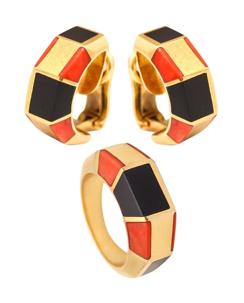 OCTAVIO SARDA Spanish Modernist Earrings-Ring Set In 18Kt Gold With Coral & Onyx: An sculptural modernist earrings-ring suite, designed by Octavio Sarda Palau.This is a fabulous geometric jewelry set composed by a pair of hoops earrings and a cocktail ring. The set have been create