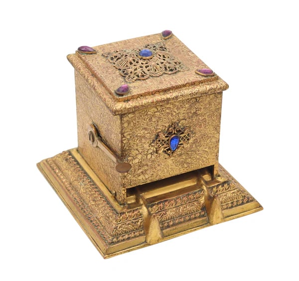 RONSON 1925 Art & Craft Mechanical Desk Cigarettes Dispenser In Filigree Gilt Bronze (1 of 4)